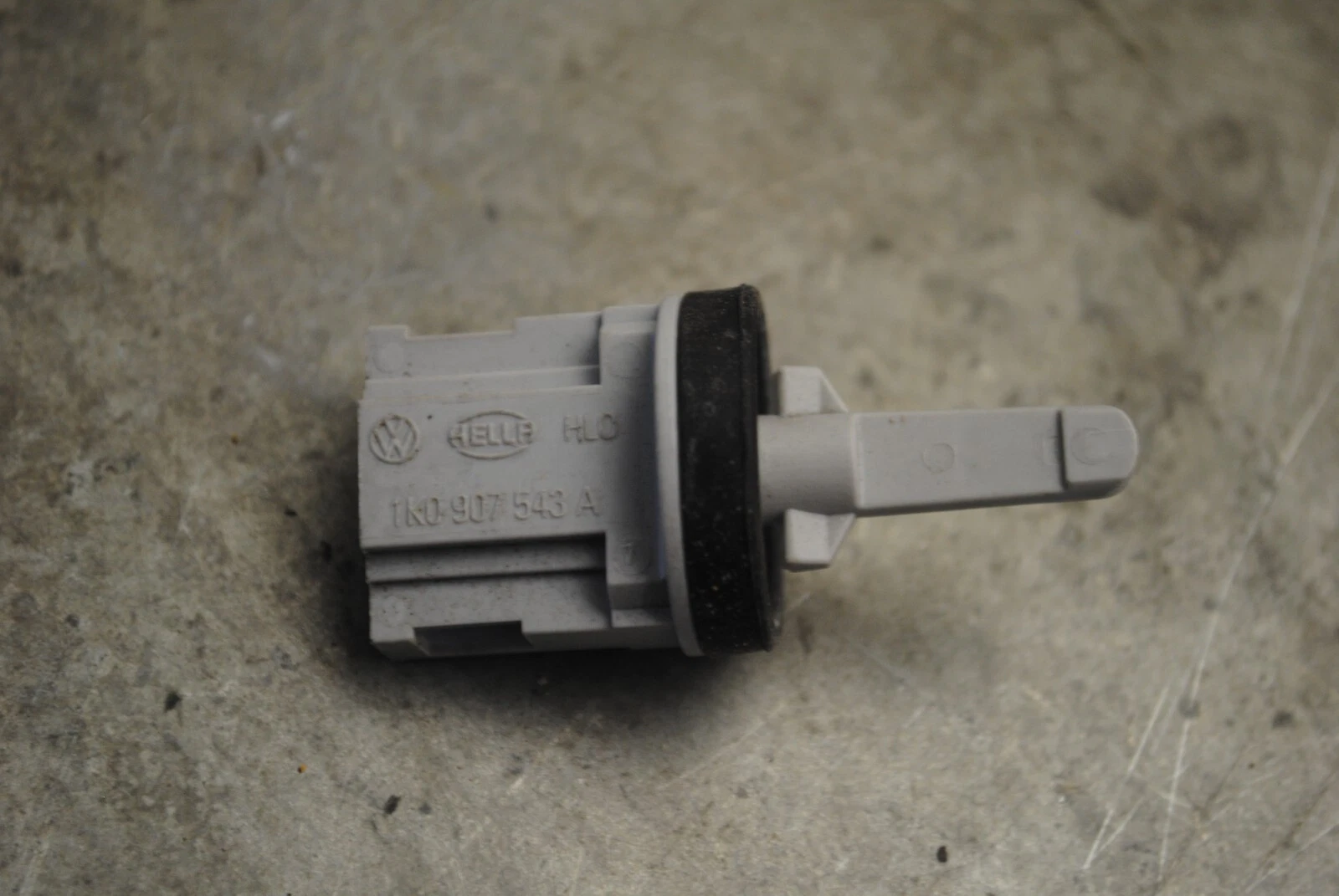 original Temperaturfühler Sensor Klima VW Golf V (1K) 1K0907543A – Bild 2