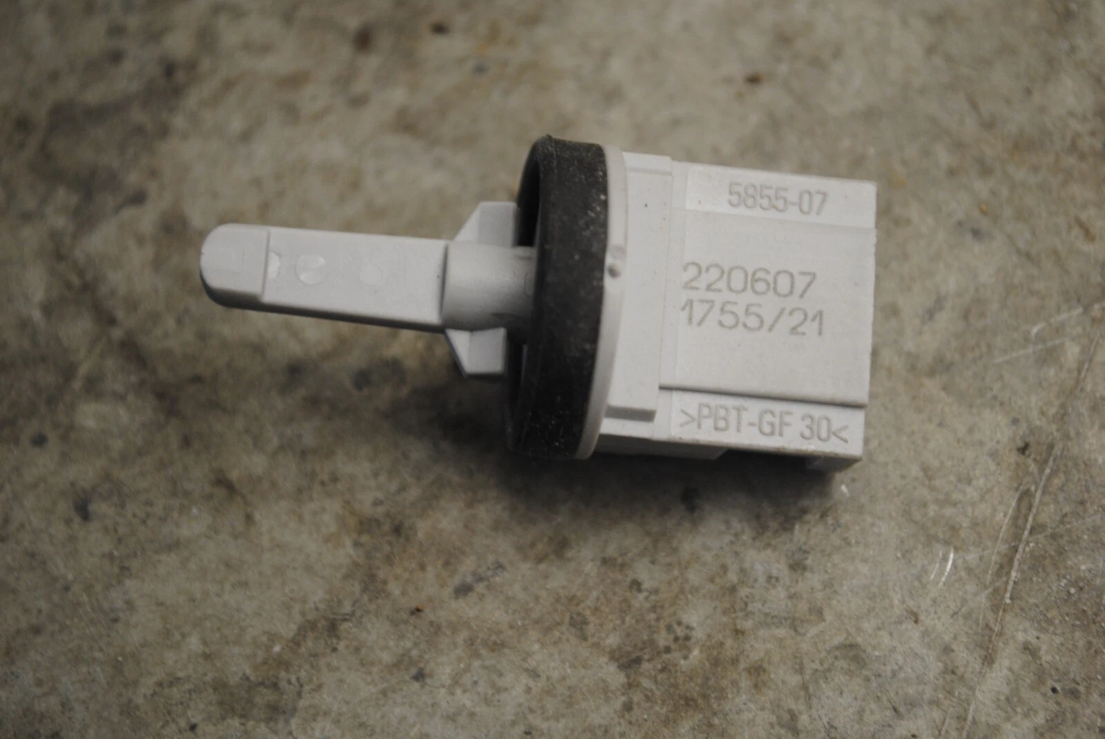 original Temperaturfühler Sensor Klima VW Golf V (1K) 1K0907543A