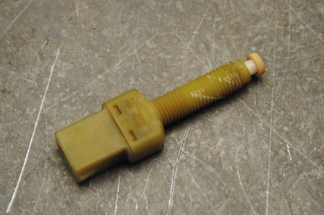 Bremslichtschalter VW Passat B5 (BJ 1996-2000) 443945515