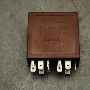 Relais 4B0 955 531 C Siemens 72WA403 aus einem VW Passat 3B B5 BJ 1999