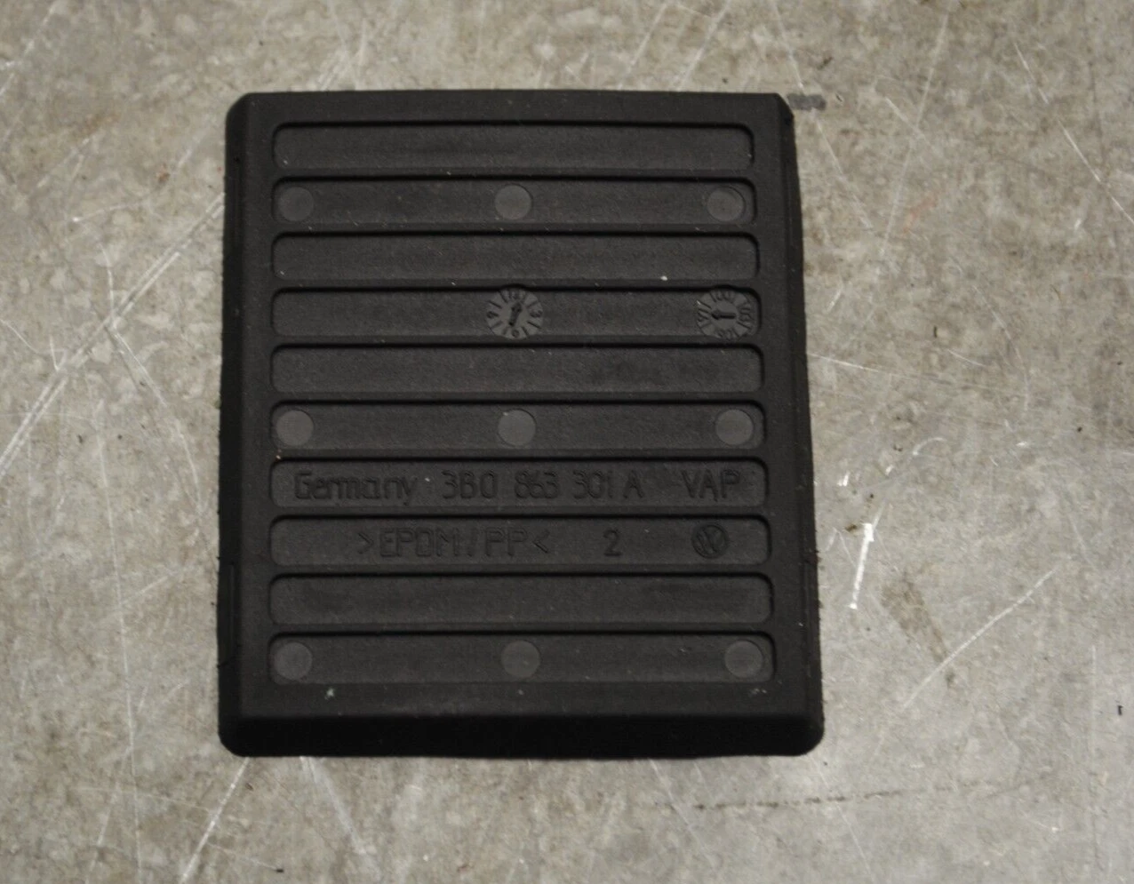 Teilen Ablagematte Einlage schwarz VW Passat 3B B5, 3B0863301A – Bild 2