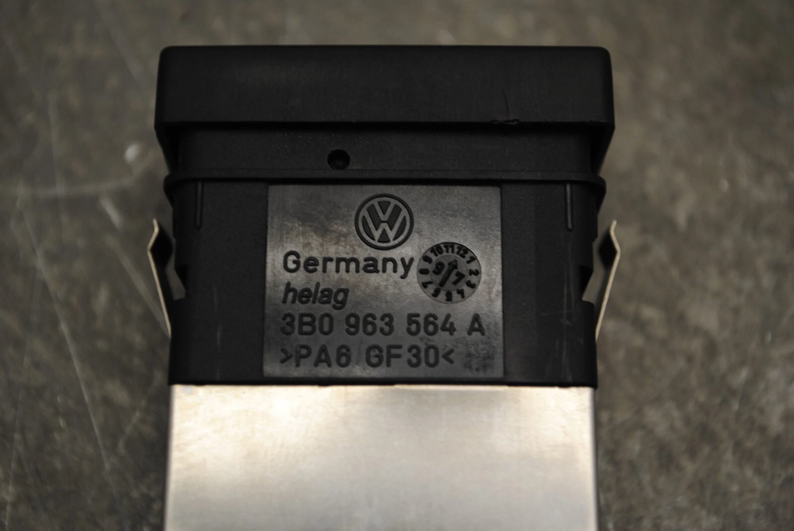 Teilen Schalter Sitzheizung VW Passat 3B B5 (BJ 1999) 3B0963564A – Bild 3