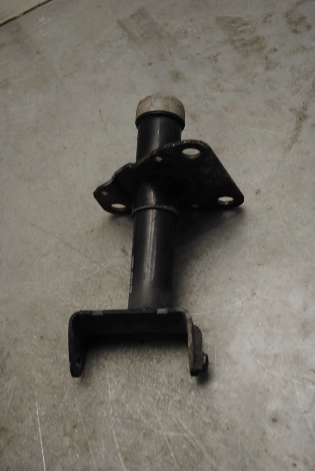 Stoßstangenhalter Aufpralldämpfer vorne links VW Passat 3B5, 3B0807133