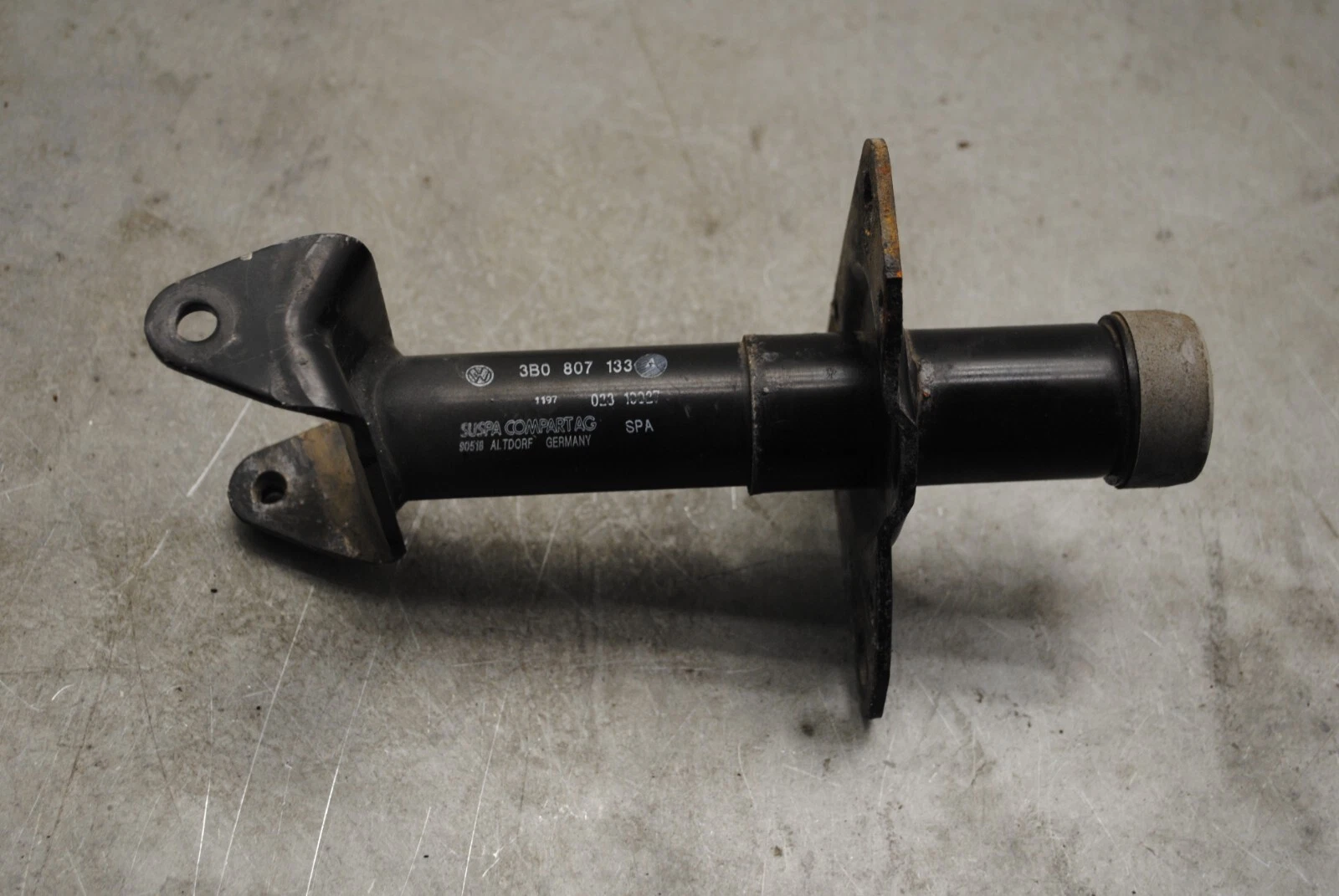 Stoßstangenhalter Aufpralldämpfer vorne links VW Passat 3B5, 3B0807133 – Bild 3