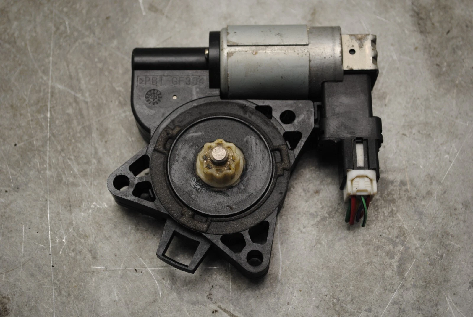 Fensterhebermotor vorne links Mazda 6, 2.0 (GG) GJ6A5958X – Bild 3