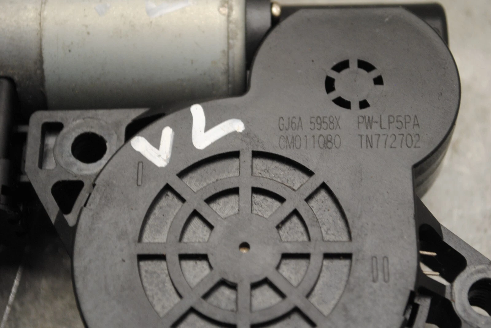 Fensterhebermotor vorne links Mazda 6, 2.0 (GG) GJ6A5958X – Bild 4