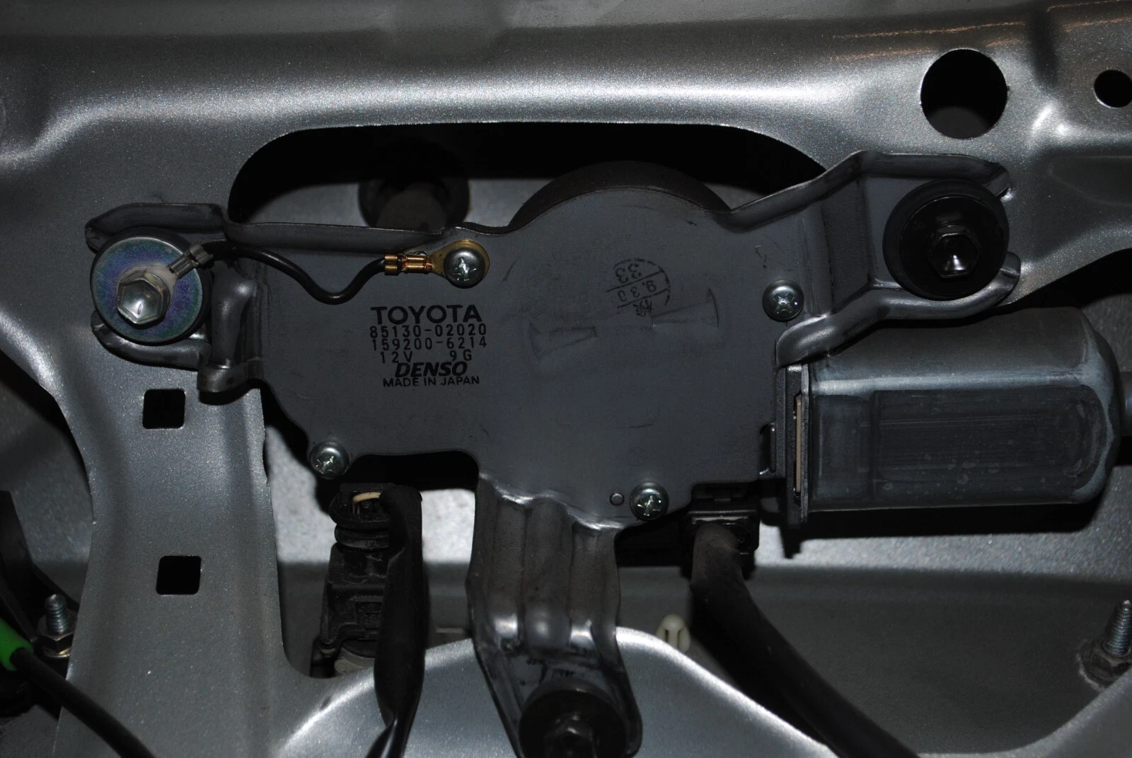 Heckklappe Toyota Corolla D-4D E12 inkl. Kabelbaum + Heckscheibenwischermotor – Bild 4