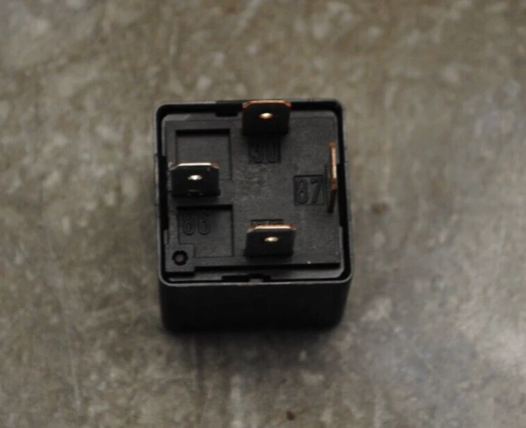 Relais für Opel Omega B, Zafira, GM 90464760 – Bild 2