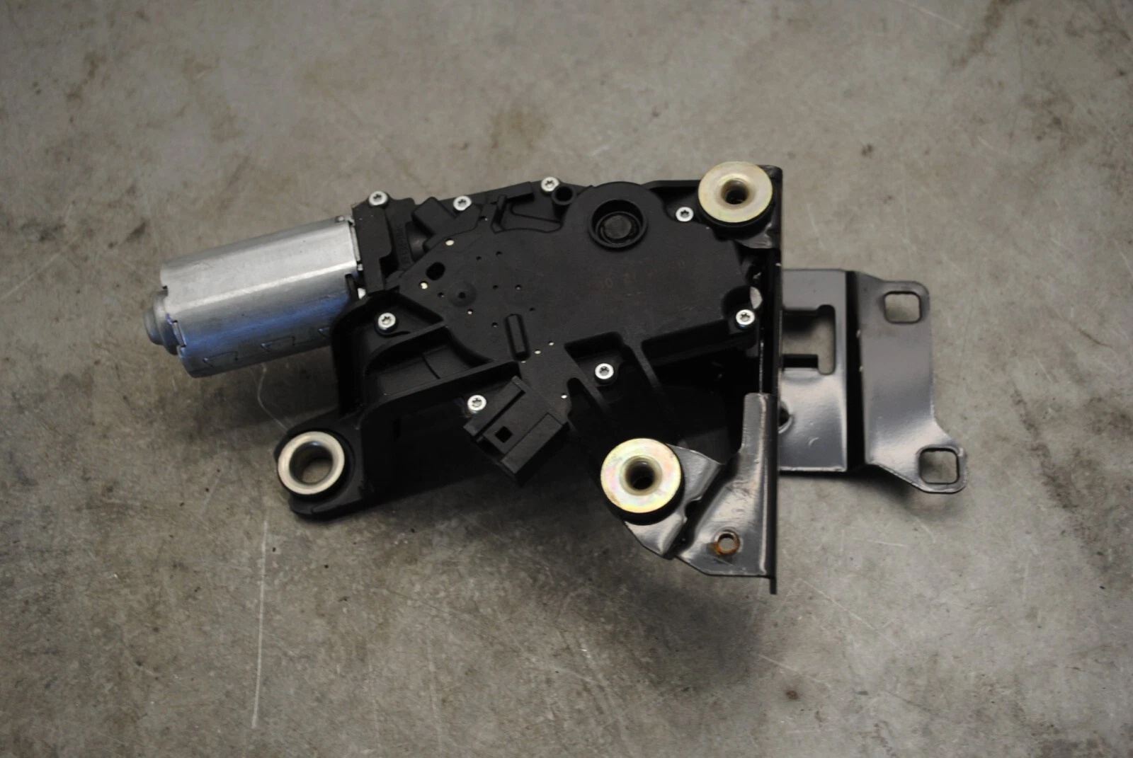 Heckwischermotor Wischergestänge 5er BMW E61 (BJ 2005) 7167223 – Bild 3
