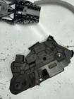 Original VW Tiguan 5N2 Stellmotor Türschloss vorne links 5N1837015E 5N0837885H – Bild 5