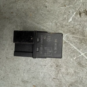 MB9533821L Relais, Arbeitsstrom V23074 MB9533821L Relais Volvo S40 DE1345879-72