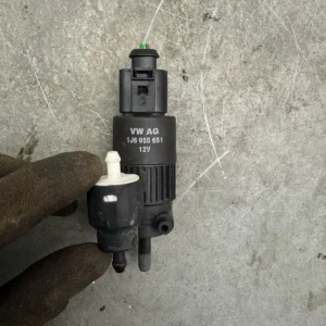 Pumpe Wischwasser 1J6955651 / 1T0955651A für VW Scheibenwaschpumpe Waschwasser