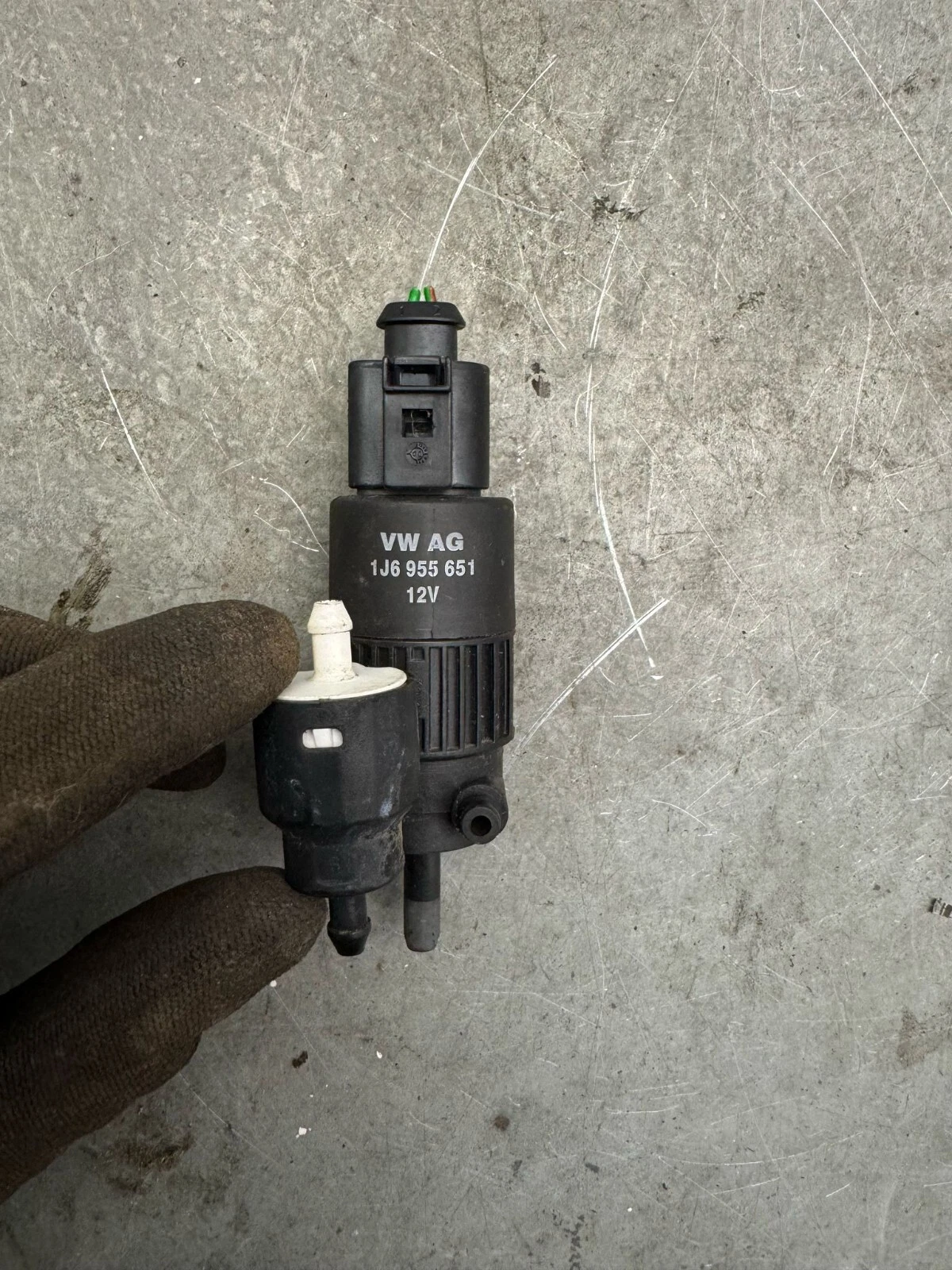 Pumpe Wischwasser 1J6955651 / 1T0955651A für VW Scheibenwaschpumpe Waschwasser