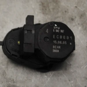 Steuerklappe Luftversorgung Stellmotor Heizung 5er BMW E60/61 (BJ 2005) 6942987