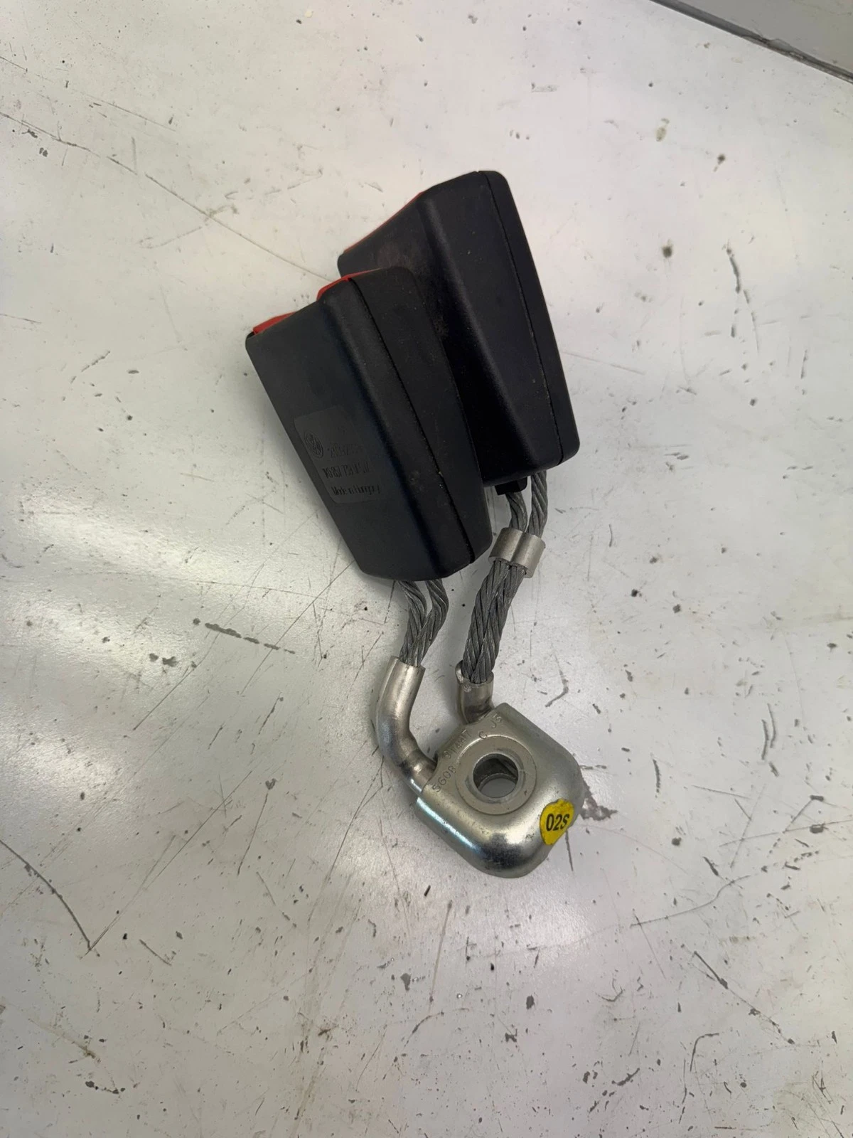 Original VW Golf 5 6 Gurtschloss hinten links 1K0857739M 23092009