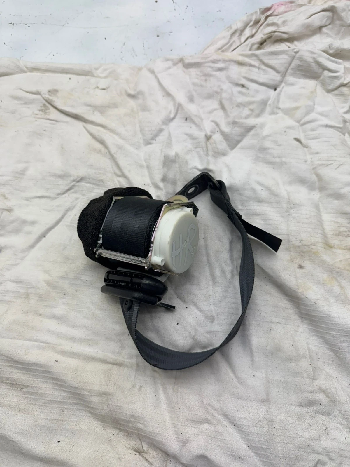 Original Ford Fiesta Sicherheitsgurt hinten rechts 8V51A611B68AF 33035173