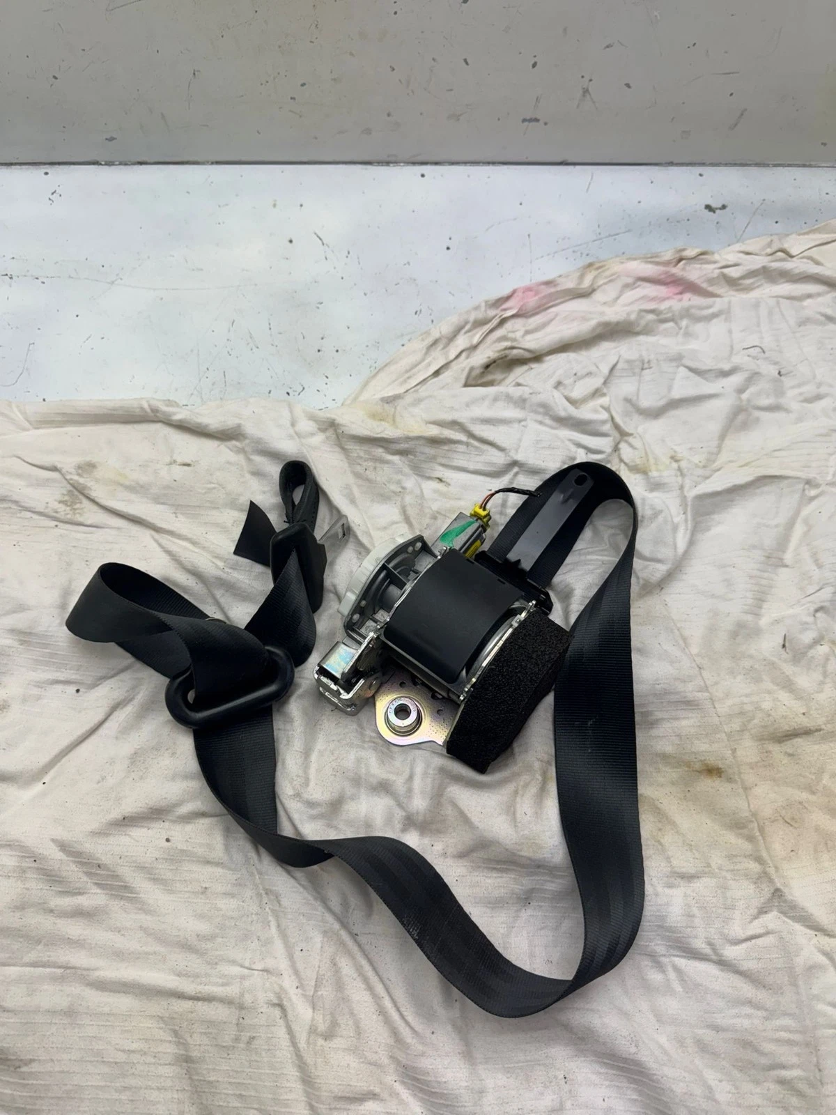 Original Ford Fiesta Sicherheitsgurt vorne rechts 8V51B61294CF TRW34060410