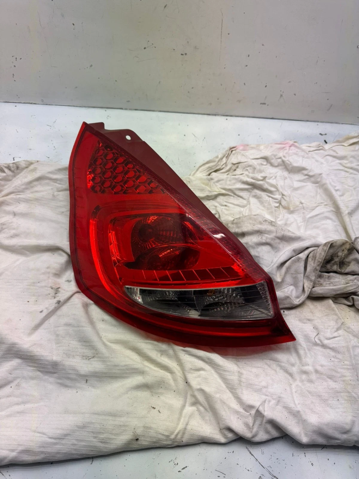 Original Ford Fiesta 2011 Rücklicht Heckleuchte hinten links 8A6113405A E412388