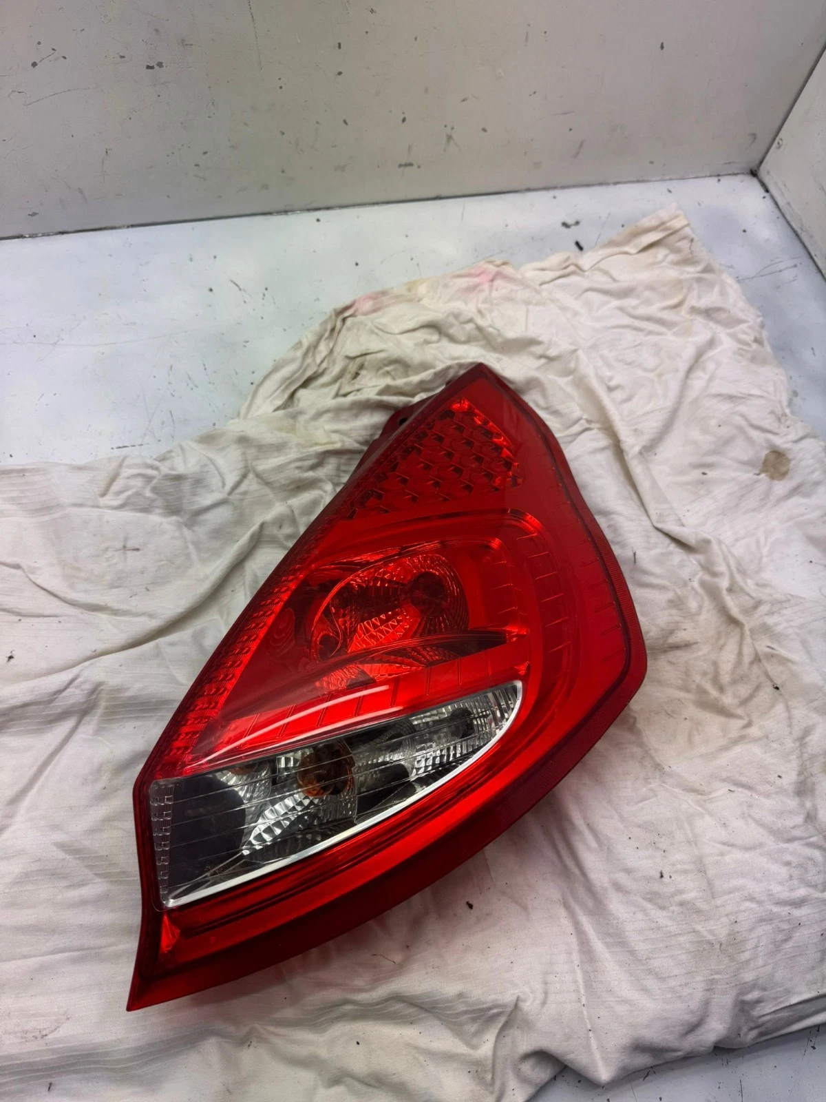 Original Ford Fiesta 2011 Rücklicht Heckleuchte 8A6113404A E412388
