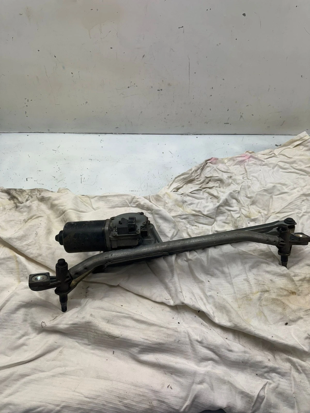 Original Ford Mondeo Scheibenwischermotor mit Gestänge 93BB17B571AC