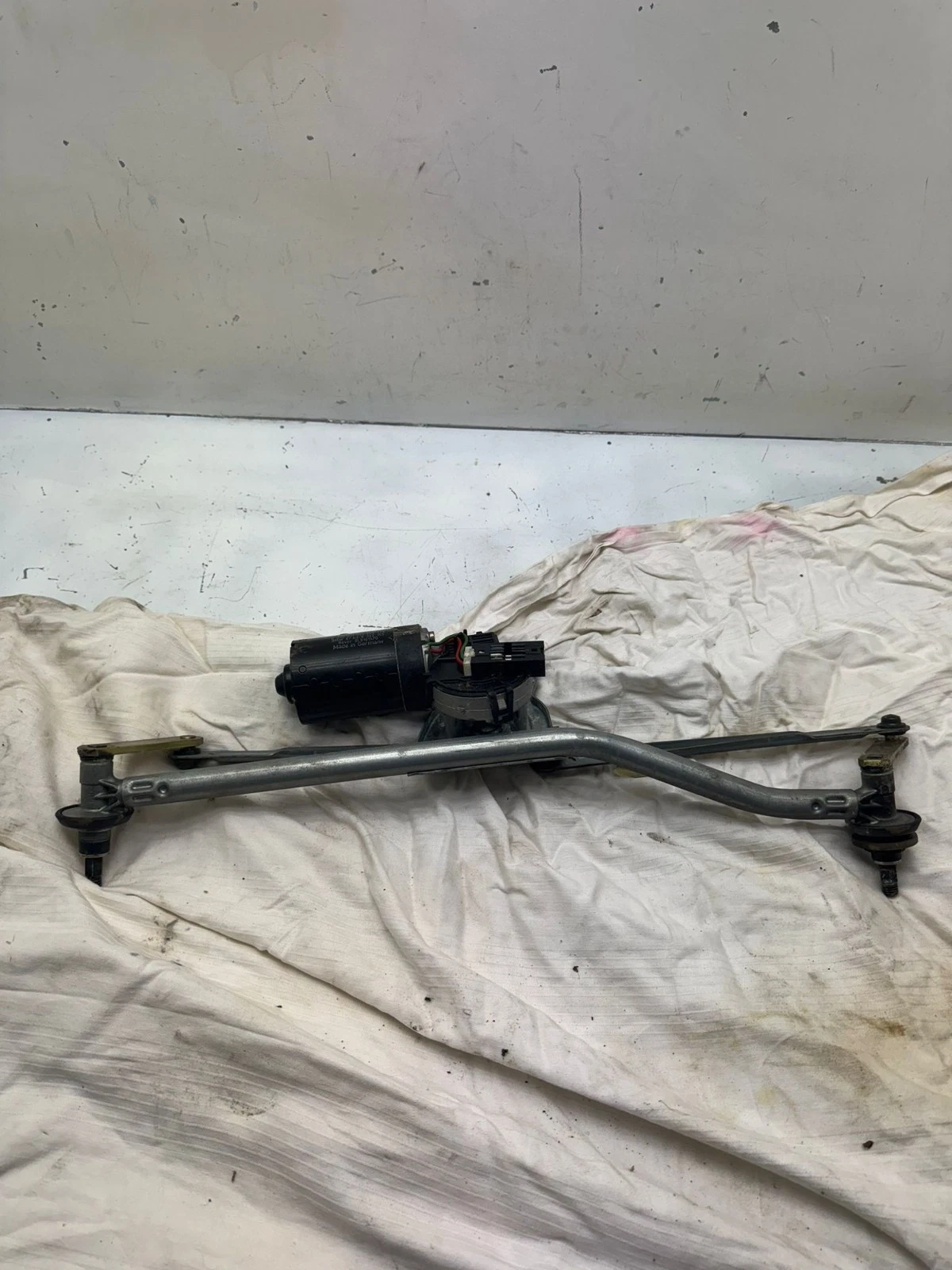 Original BMW 3er E46 Scheibenwischermotor mit Gestänge 67638362155 0390241355CEP