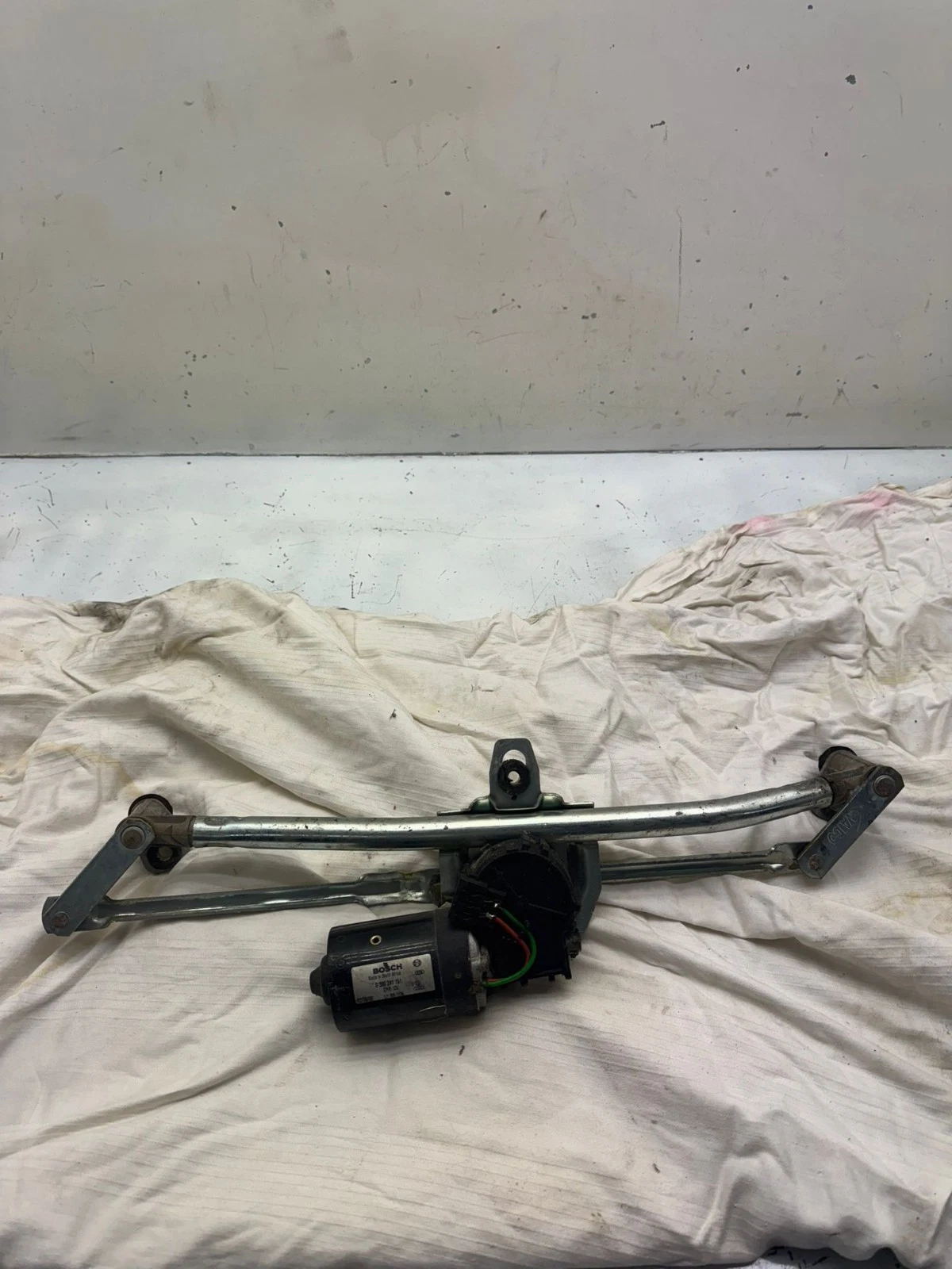 Original VW Golf 4 Bora Audi A3 Wischermotor mit Gestänge 1J1955023B 0390241151