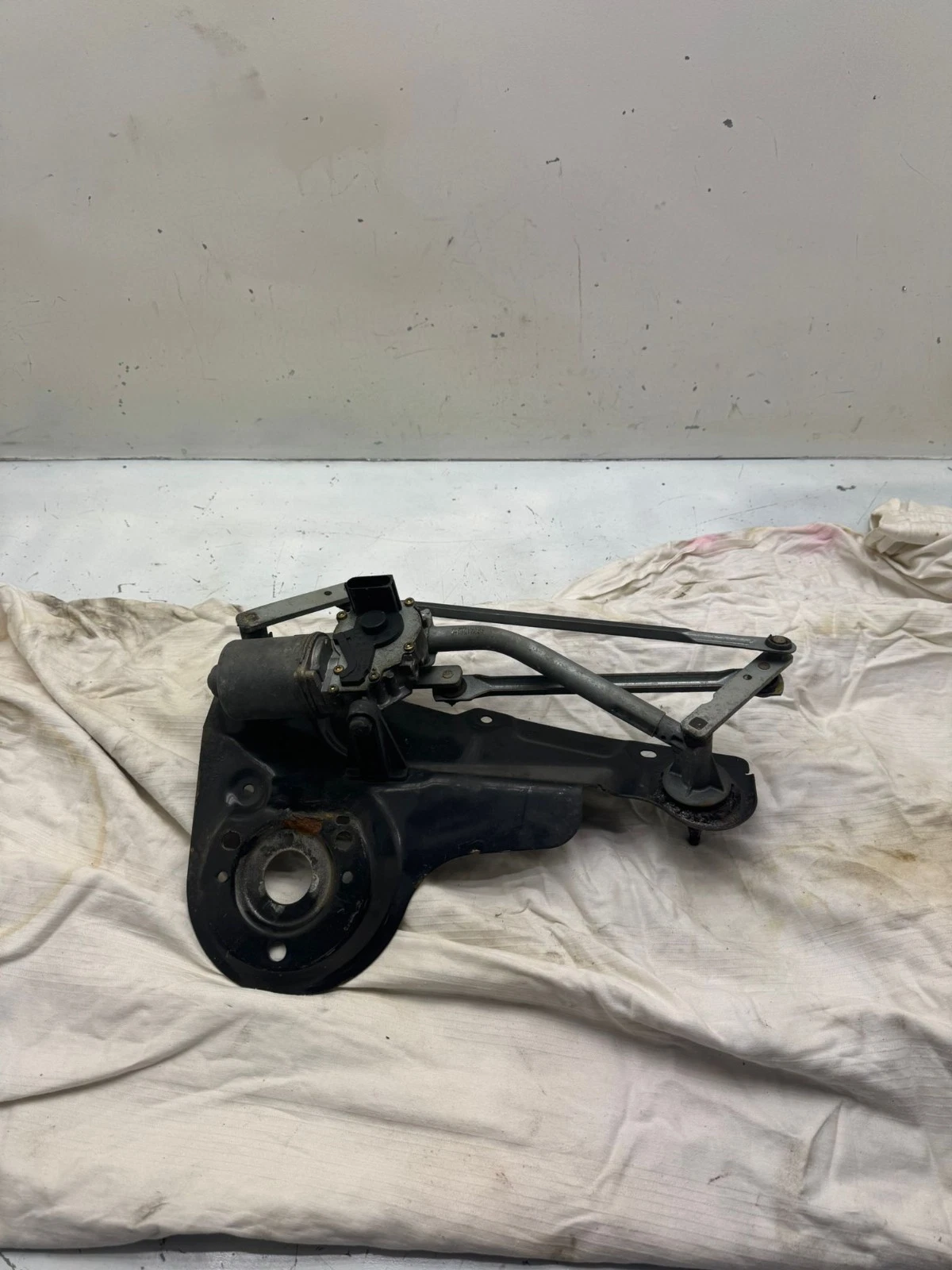 Original Ford Fiesta 5 Wischermotor mit Gestänge 2S6117500AE