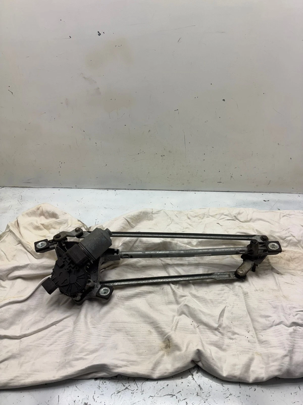 Orig. Ford Mondeo MK4 Scheibenwischermotor mit Gestänge 7S7117508AA 0390241633