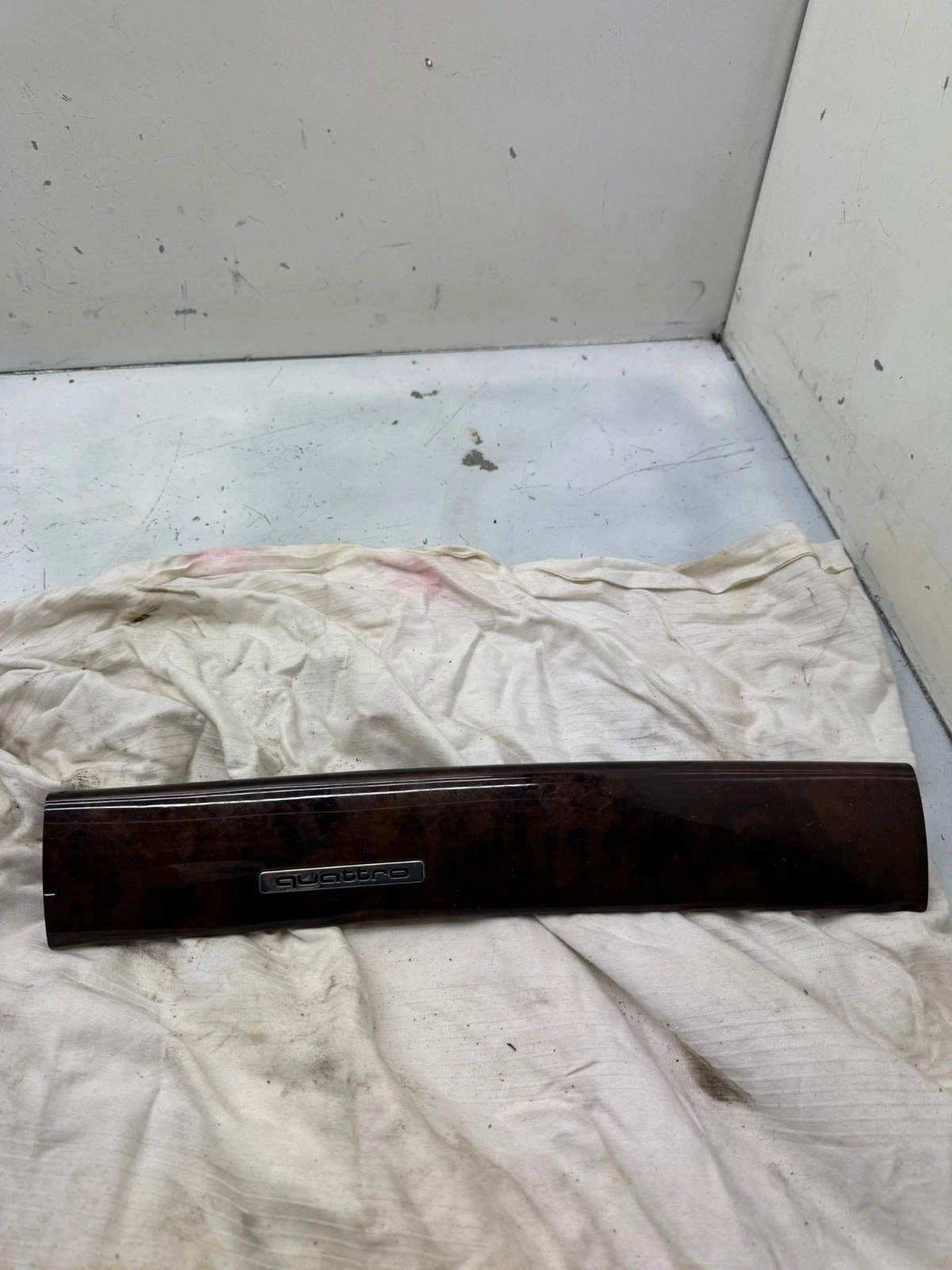 Original Audi A6 4B C5 Armaturenbrett Zierleiste 4B1853190