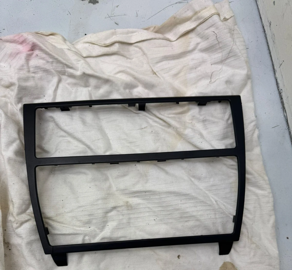 Original Audi A6 4B C5 Mittelkonsole Radiorahmen Blende Abdeckung 4B0863263F