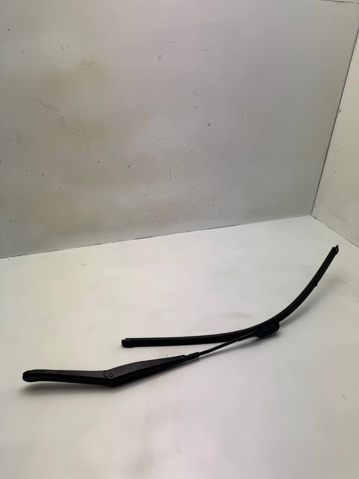 Original Ford Fiesta 2011 Scheibenwischerarm vorne links 8A6117526AB