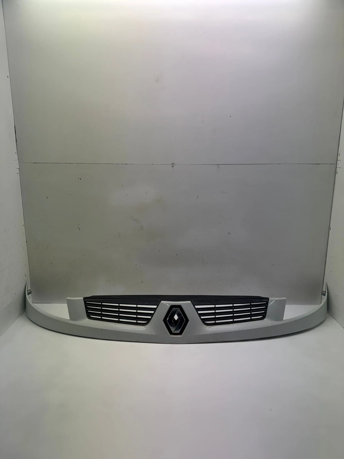 Original Renault Kangoo Kühlergrill Frontgrill Weiß 8200150629C 8200070031