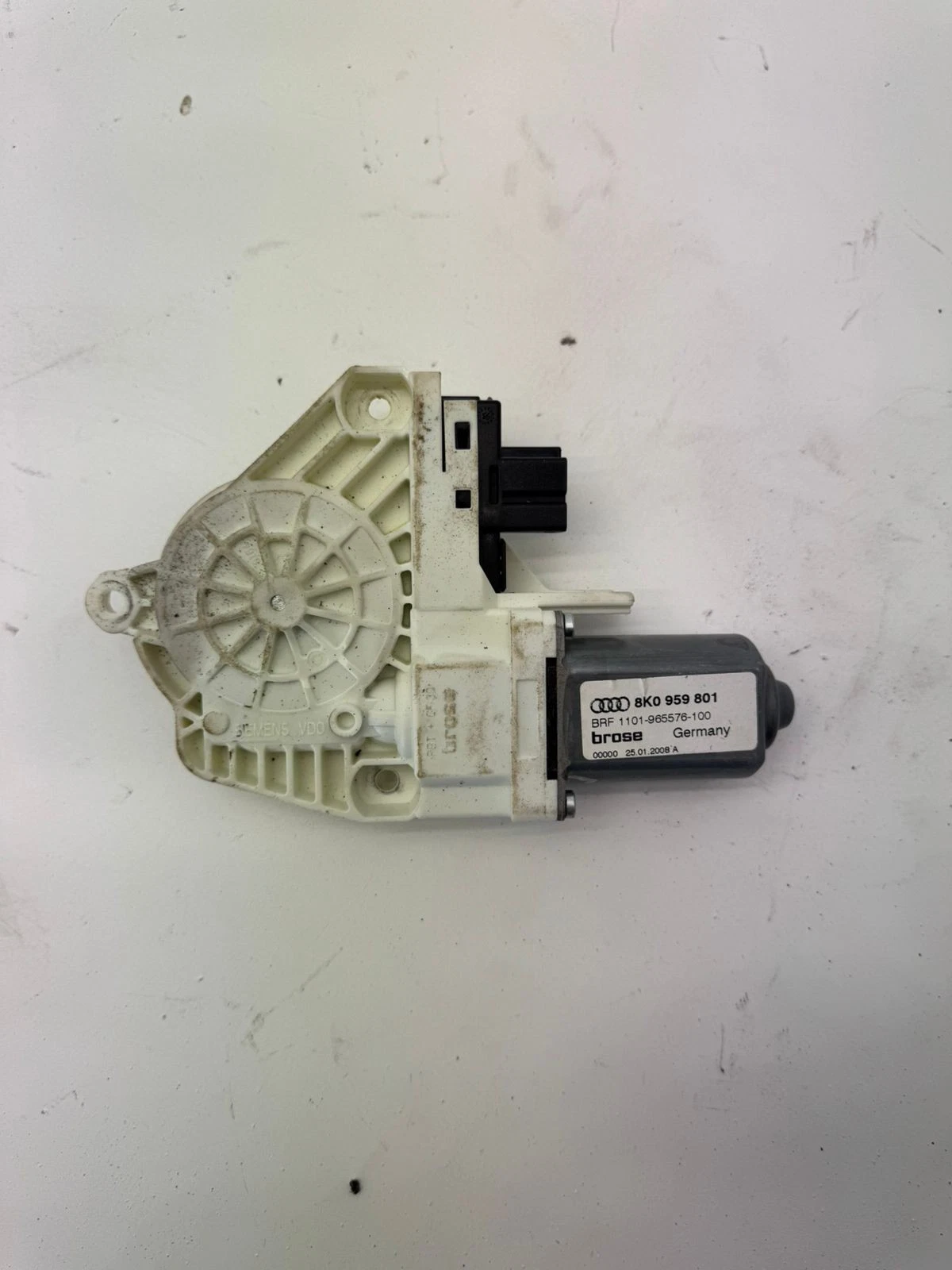 Original Audi A4 B8 8K Fensterhebermotor el. vorne links 8K0959801