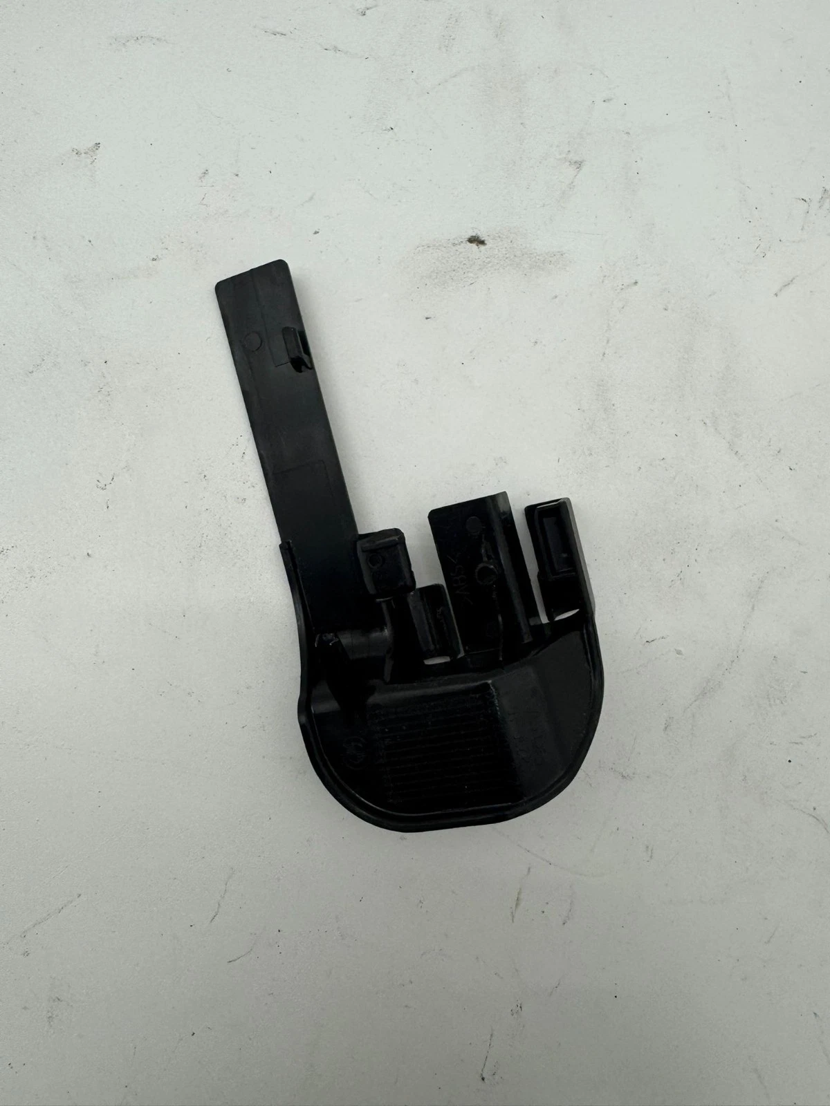 Org. BMW E60 E61 M5 7er Blende Abdeckung vorne innen links 52107007699 60829010