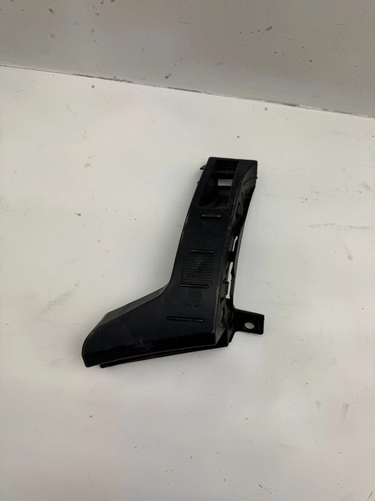 Original Seat Ibiza Heckstoßstange Profil Befestigung hinten links 6J8807377