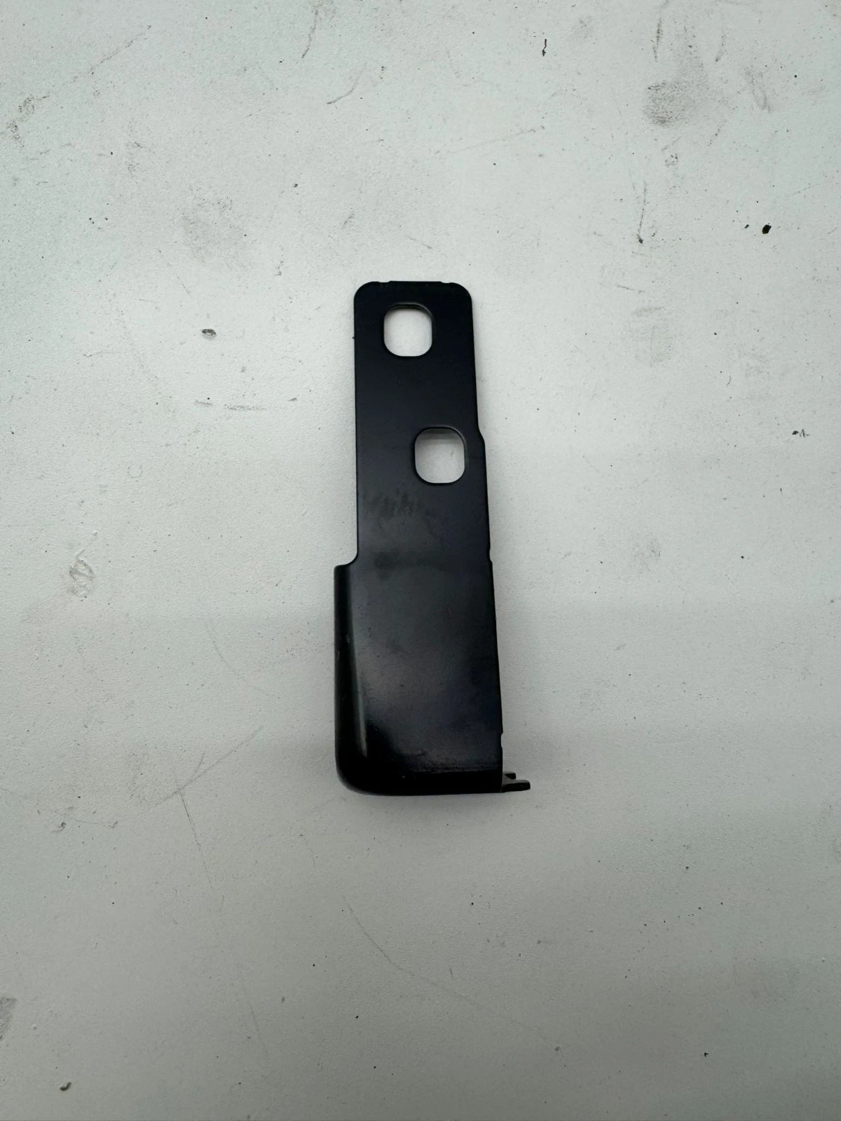 Original Audi A4 Kotflügel vorne links Halterung Befestigung 8W0821433B