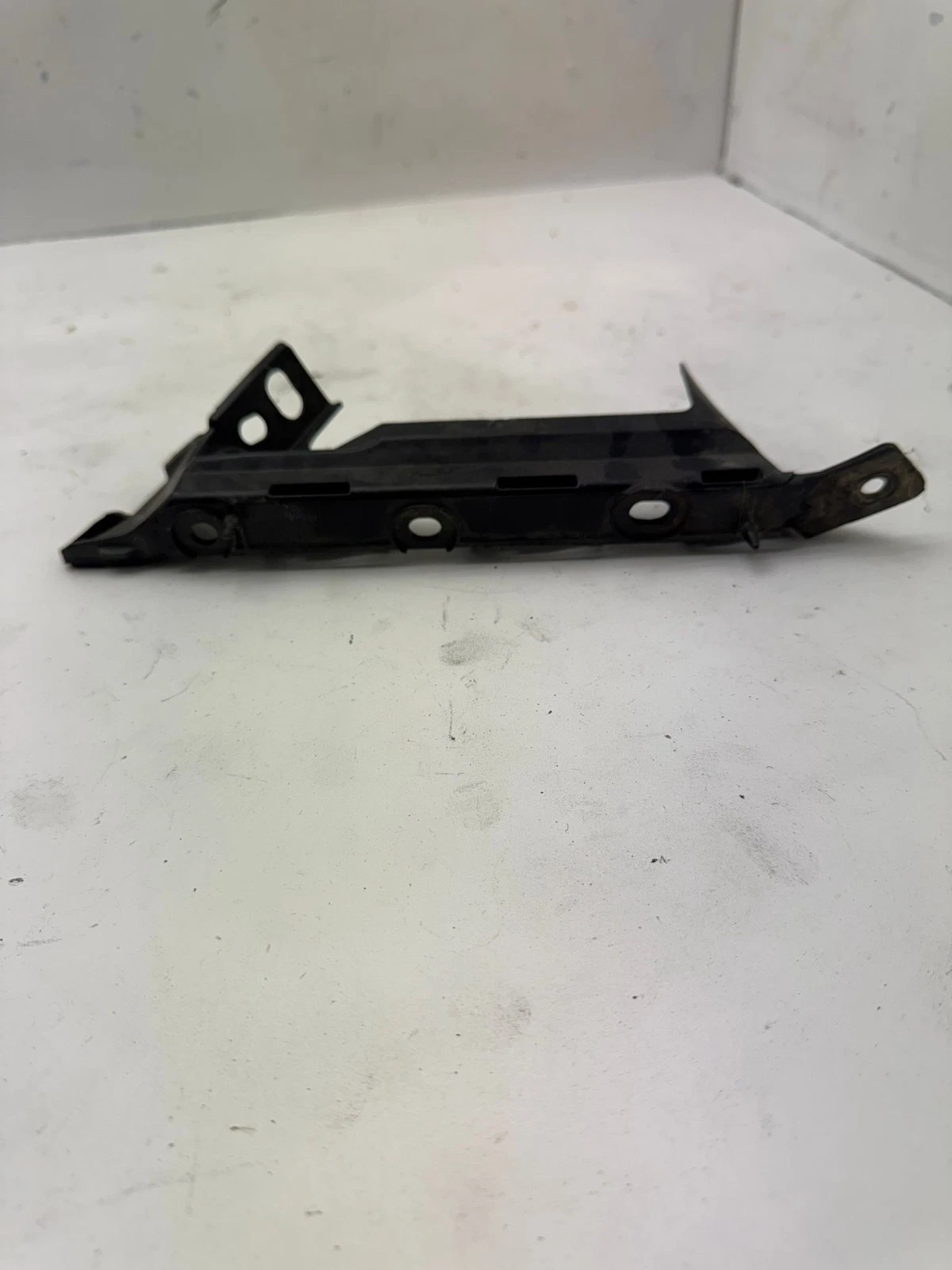Original Seat Ibiza 6J Stoßstange Halterung Befestigung vorne links 6J0807183