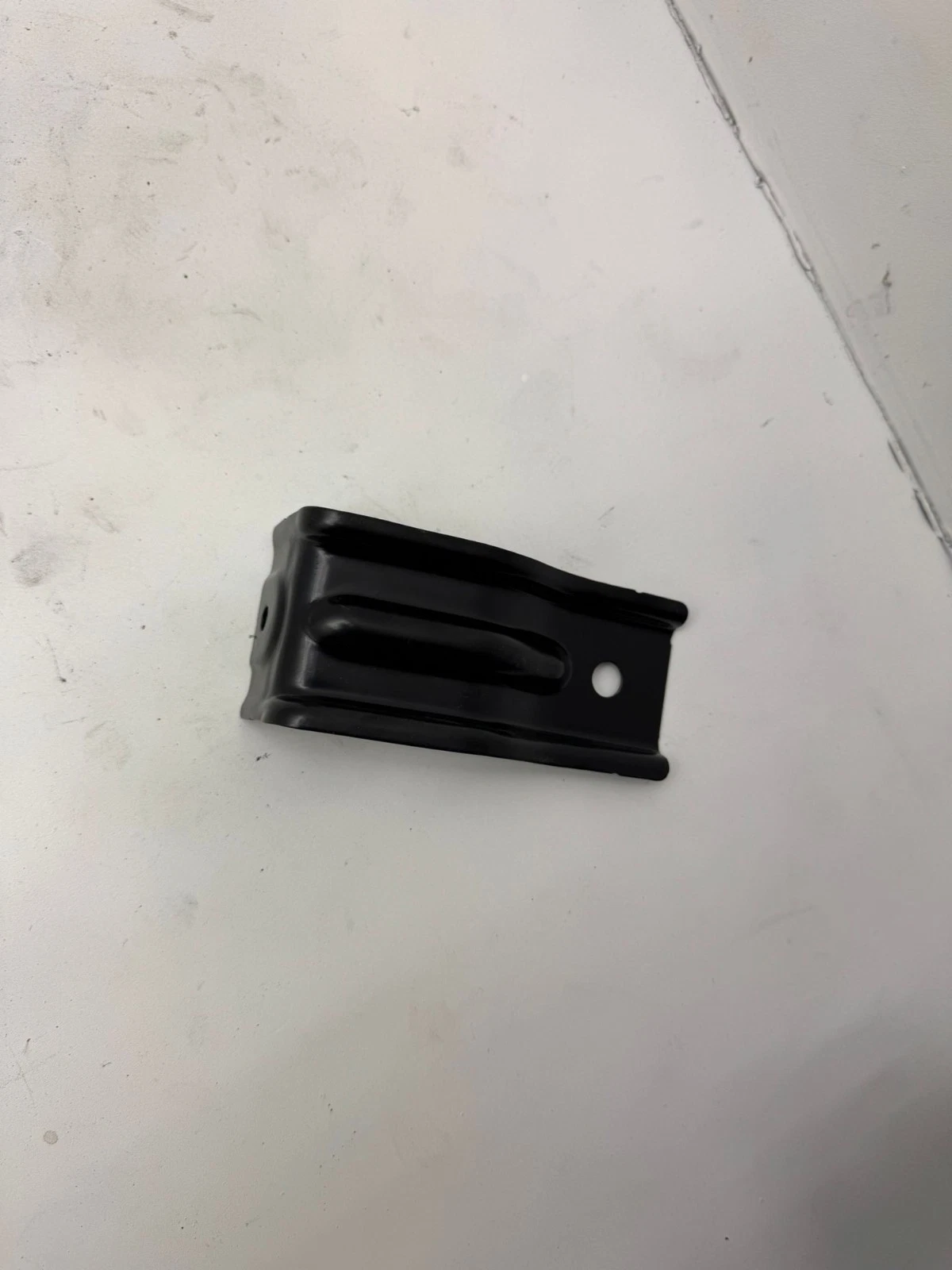 Original VW T-Roc Kotflügel Halterung Befestigung vorne links 2GA809471