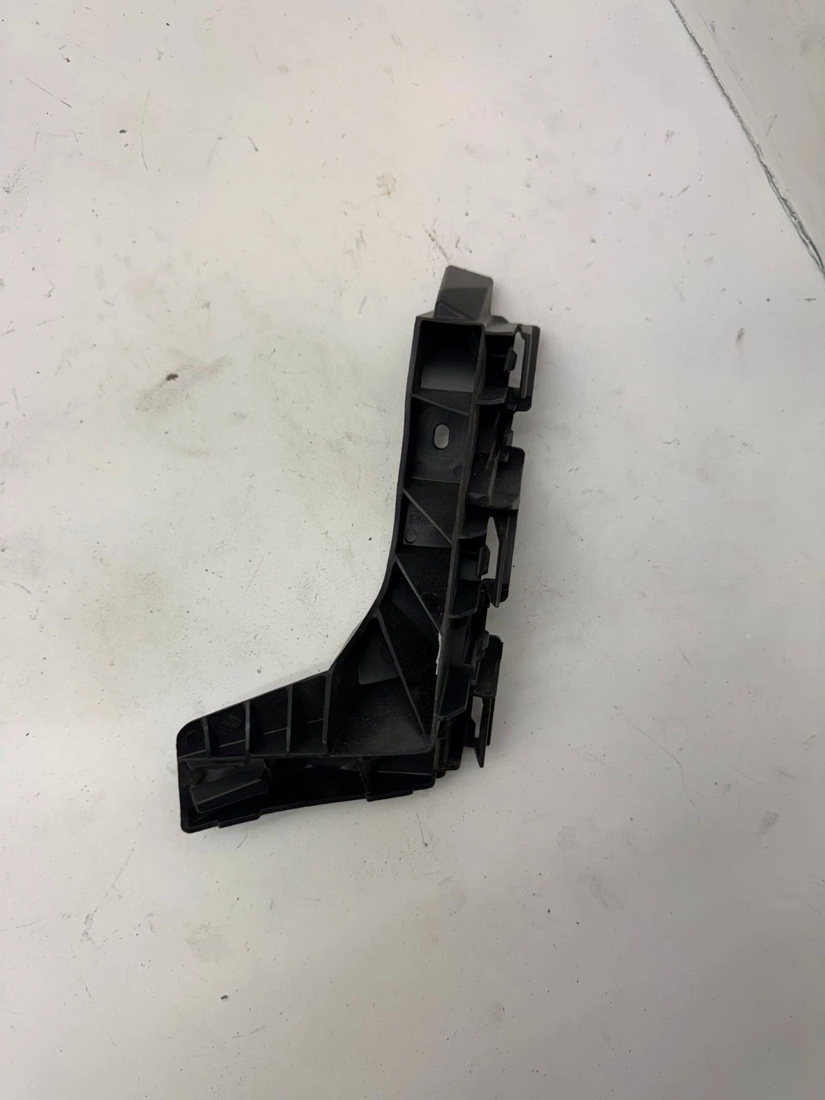 Original Seat Arona Stoßstange vorne rechts Halterung Befestigung 6F9807377E