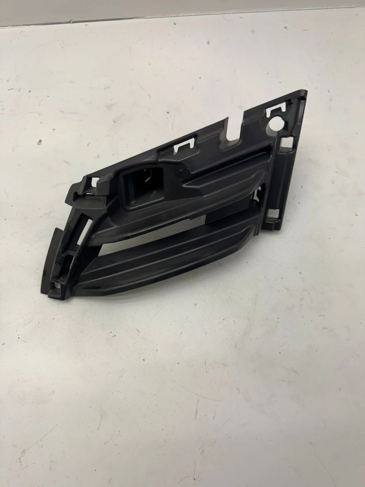 Orig. Skoda Octavia III 5E Stoßstange Gitter Abdeckung vorne rechts 5E0807724A