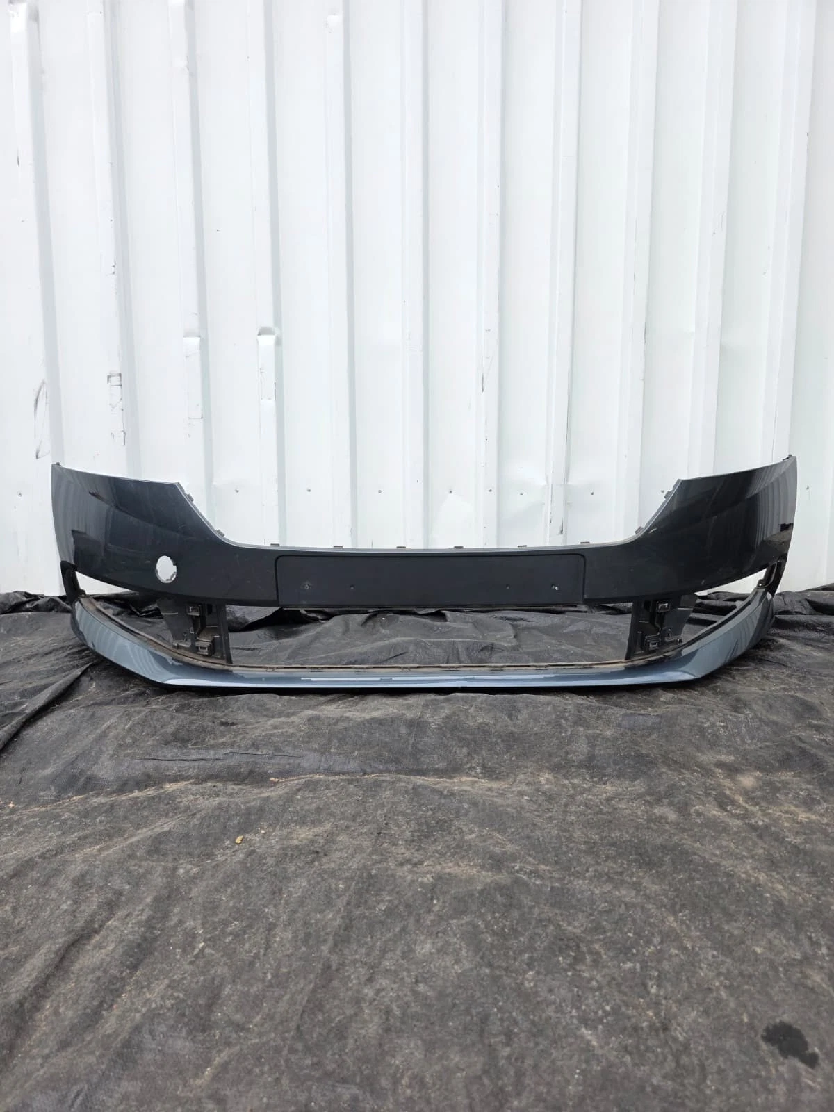 Original Skoda Fabia III Stoßstange Frontstoßstange 14-18 vorne grau 6V0807221F