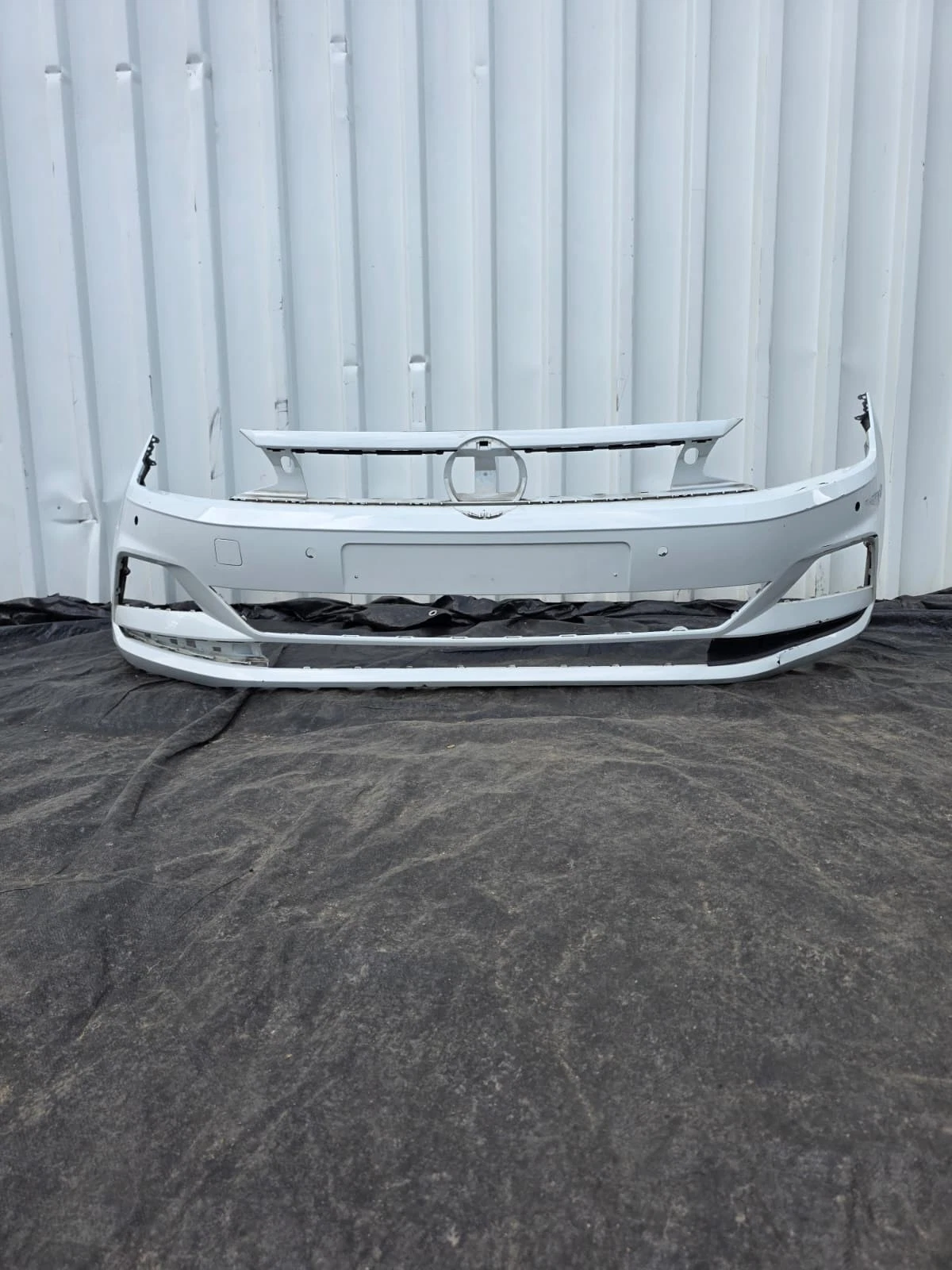 Original VW Polo 2G Stoßstange Frontstoßstange vorne PDC weiß 2G0807221