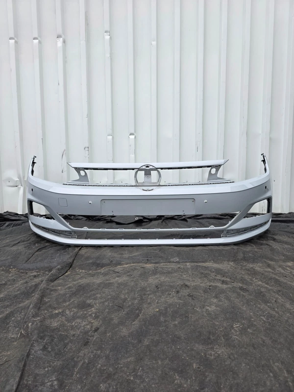 Original VW Polo 2G Frontstoßstange Stoßstange vorne PDC weiß 2G0807221