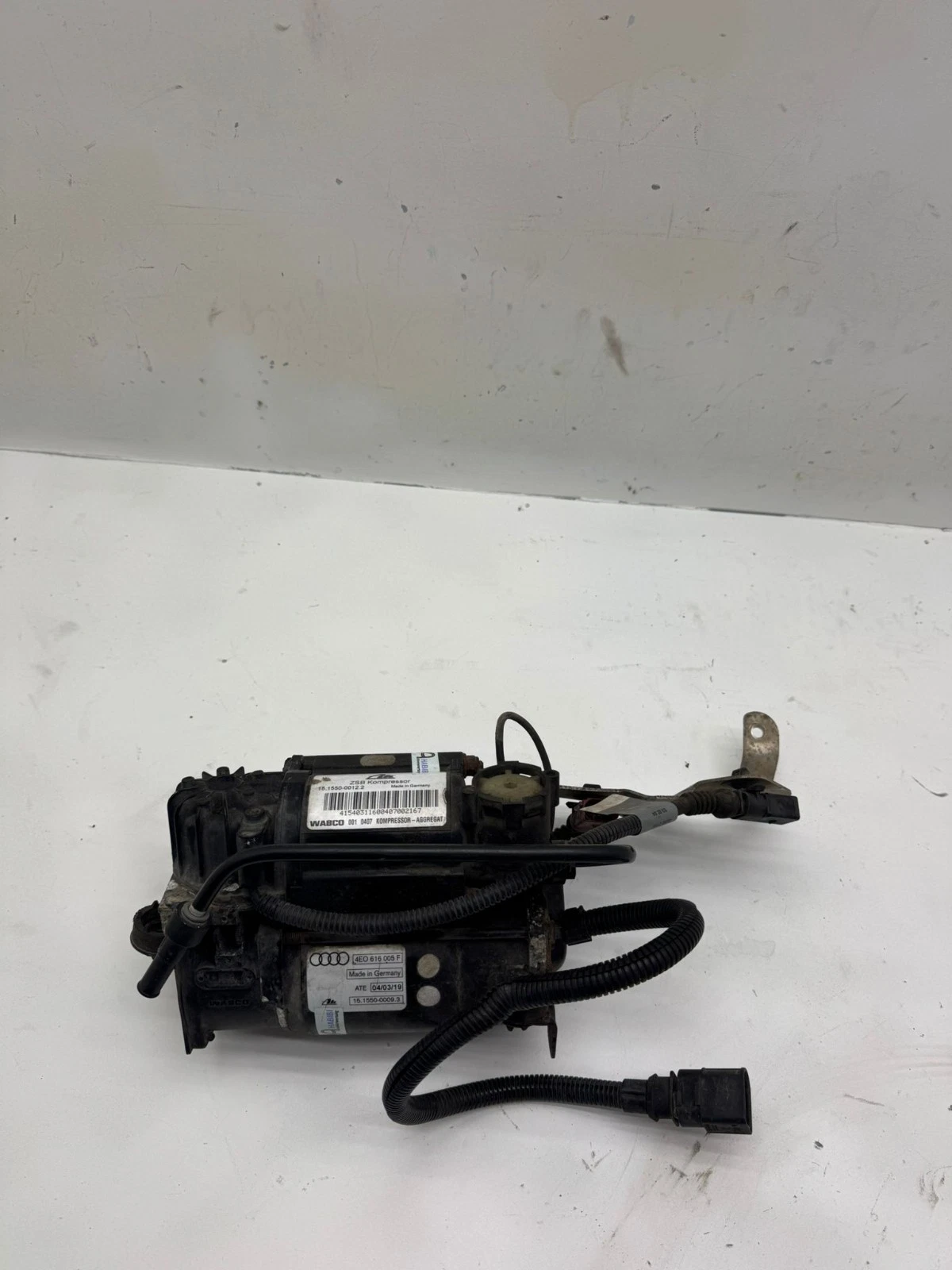 Original Audi A8 D3 Kompressor Luftfederung Luftkompressor 4E0616005F