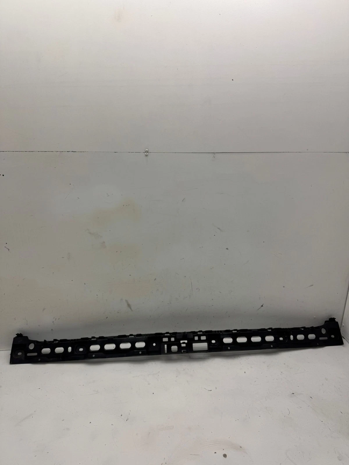 Original Seat Leon Stoßstange hinten mitte Halterung Befestigung 5F9807863A