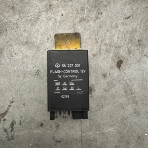 Original Mercedes W211 W638 Anhängerkupplung AHK Steuergerät Relais 58227001