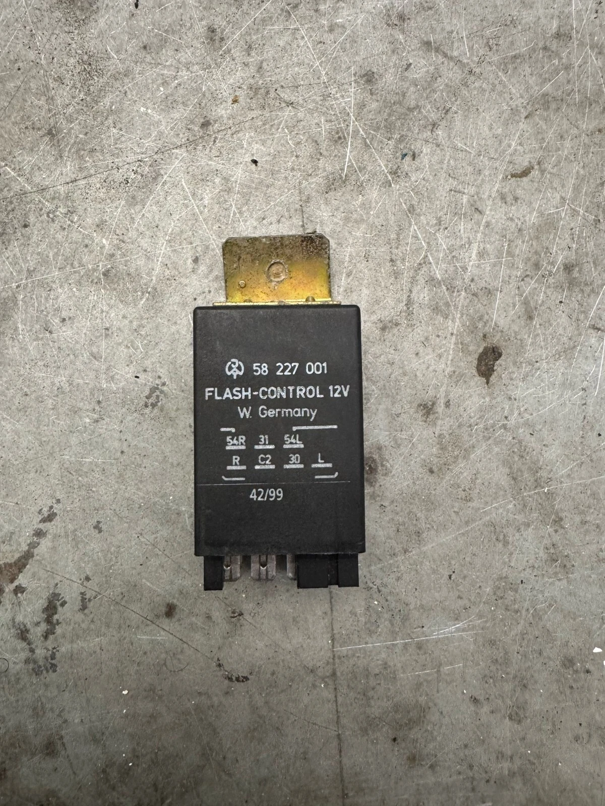 Original Mercedes W211 W638 Anhängerkupplung AHK Steuergerät Relais 58227001