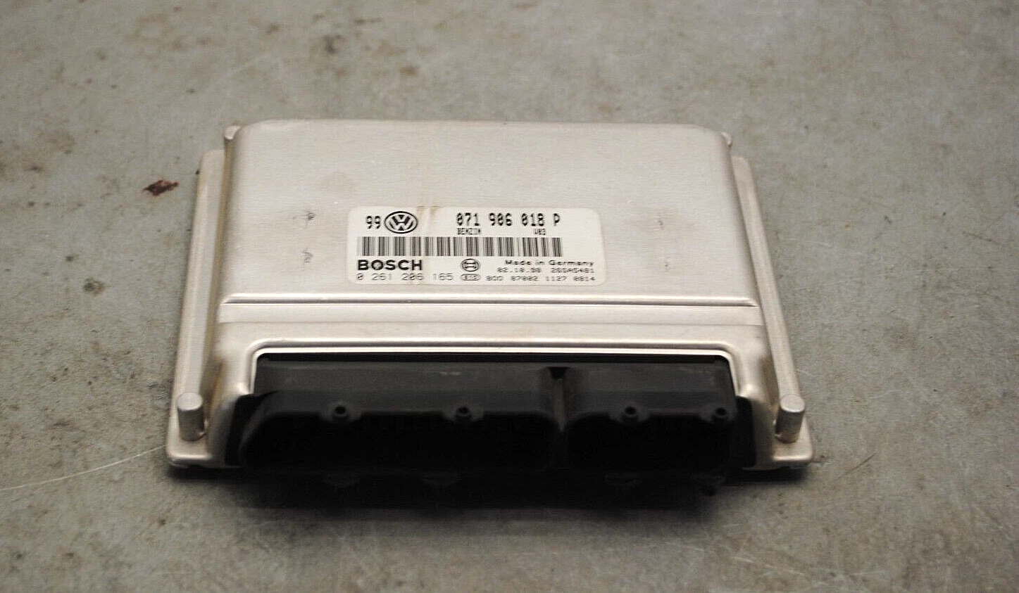 Steuergerät VW Passat 3B2B5 Variant 3B5B5 Passat Variant 2.3 V5 071906018P