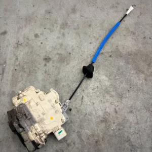 Original Audi A4 B8 Stellmotor Türschloss vorne rechts 8J1837016A