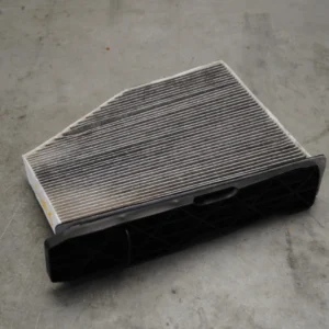Pollenfilter, Innenraumfilter VW Golf VI (5K1) 1,4 TSI (BJ 2009) mit Abdeckung